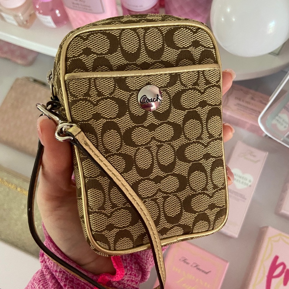 Coach digital camera case 📸
